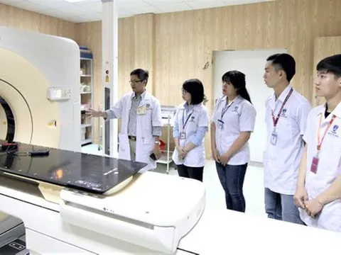 Xét tuyển ngành sức khỏe có môn Ngữ văn: Không phản khoa học nhưng tránh lạm dụng