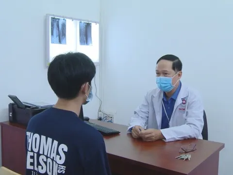 Lại thêm thanh niên nứt vỡ đốt sống ngực vì nắn bẻ khớp