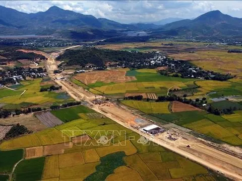 Đẩy nhanh bàn giao mặt bằng thi công cao tốc Vạn Ninh - Cam Lộ