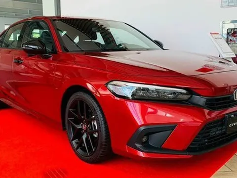 Honda Civic lần đầu giảm kỷ lục 100 triệu đồng: Chỉ riêng RS, giá lăn bánh chưa tới 900 triệu
