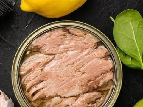 Có nên đun nóng thịt, cá hộp trước khi ăn để ngừa ngộ độc Botulinum?