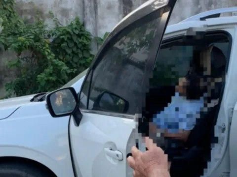 3 bố con ngủ trong xe ôtô lúc mất điện, 1 người tử vong, 2 người nhập viện