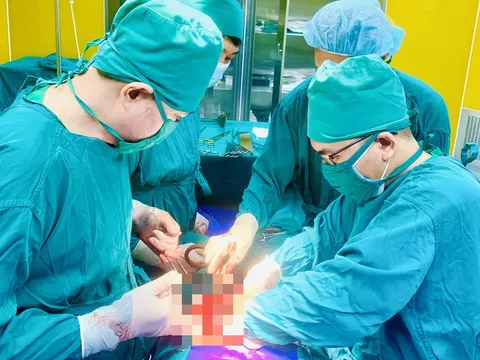 “Cân não” cứu nam thanh niên ngã từ độ cao 7 mét