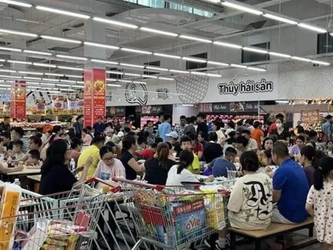 Khóc - cười nghìn lẻ một kiểu tránh nóng 'mùa mất điện'