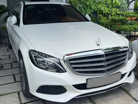 Mercedes C 250 độ kỳ công bán lại chưa đến 900 triệu, dân tình nhận xét: ‘Nhìn nội thất hết muốn lên xe’