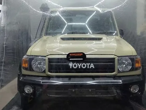 Ô tô thường bị coi là tiêu sản nhưng chiếc Land Cruiser này thì không: Bọc nilon 2 năm bán đắt gấp đôi giá gốc