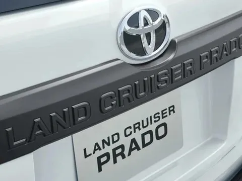 Toyota Land Cruiser Prado đời mới đổi lịch ra mắt, hé lộ nhiều thông tin hot từ trong ra ngoài