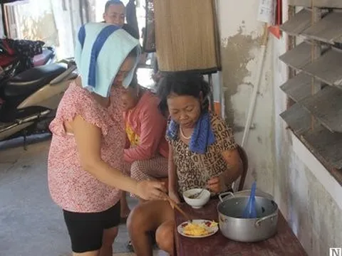 Xóm chạy thận quay quắt chống chọi với cái nắng bỏng rát