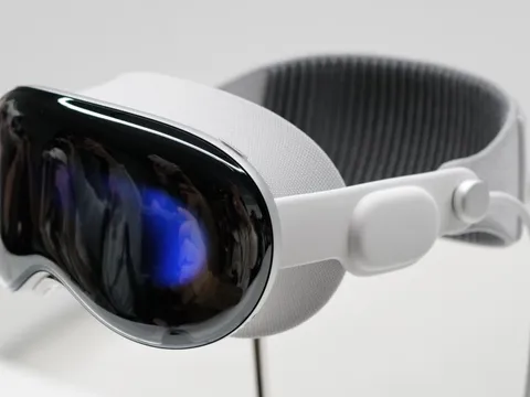 Cận cảnh kính thực tế hỗn hợp Apple Vision Pro giá 3.500 USD mới ra mắt
