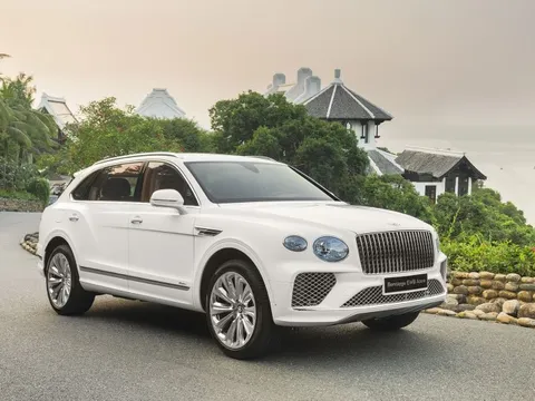 Bentley Bentayga EWB Azure ra mắt Việt Nam
