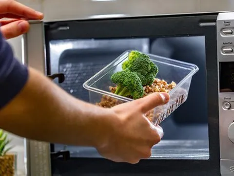 Nghiên cứu của đại học Mỹ: Ô nhiễm nhựa gây ung thư, vô sinh ở phụ nữ