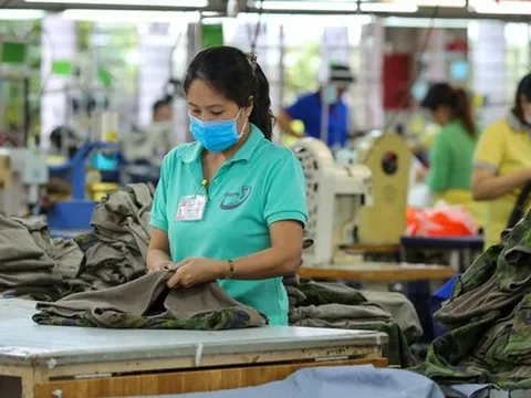 Giảm năm đóng BHXH để hưởng lương hưu: Ai có cơ hội tham gia BHXH muộn?