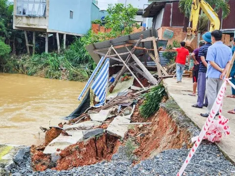 Lâm Đồng: Thủy điện xả lũ đề phòng nguy cơ lũ quét