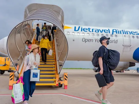 Vé máy bay cao điểm hè có diễn biến bất ngờ