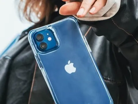 Vì sao người dùng iPhone từ bỏ ốp lưng và miếng dán màn hình?