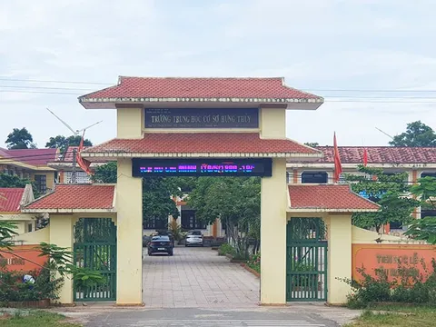 Nam sinh bị 30 bạn kéo vào nhà vệ sinh đánh "hội đồng" ngay tiệc chia tay