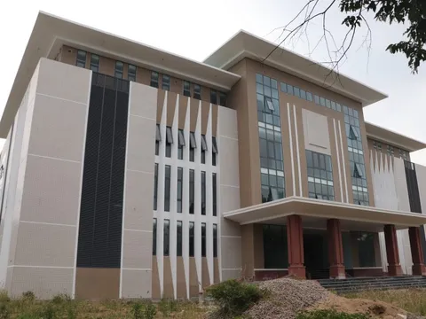 Chủ thầu bị bắt, trụ sở huyện Quế Sơn hơn 50 tỉ "đứng bánh"