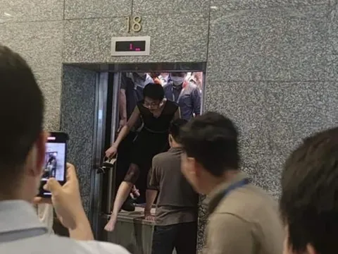 Nhiều người mắc kẹt trong thang máy toà nhà cao nhất Hà Nội kêu cứu