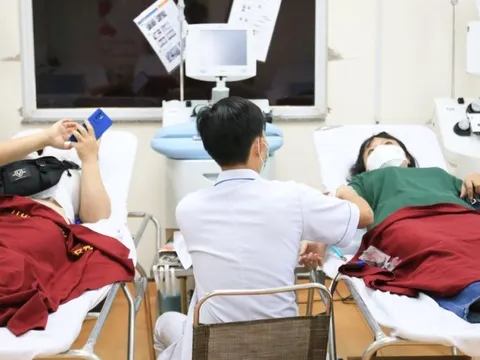 Bệnh viện Chợ Rẫy tiếp tục hỗ trợ máu khẩn cấp cho Tp.Cần Thơ