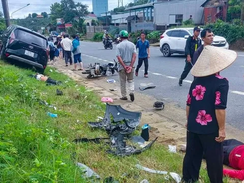 Lâm Đồng: Xe ô tô lao qua đường tông vào xe máy, 2 người thương vong