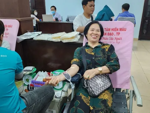 Cả gia đình ở TP HCM rủ nhau đi hiến máu
