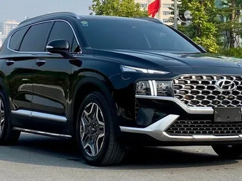 Giá Hyundai Santa Fe Dầu Cao cấp chạm 'đáy' mới, giảm kỷ lục 300 triệu đồng