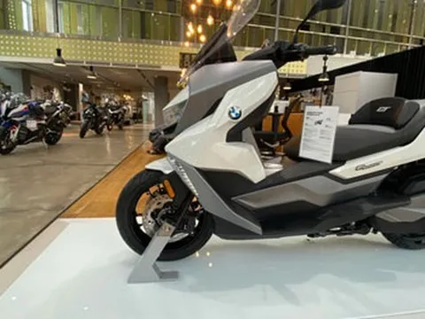 Xe tay ga tiền tỉ vẫn hút khách