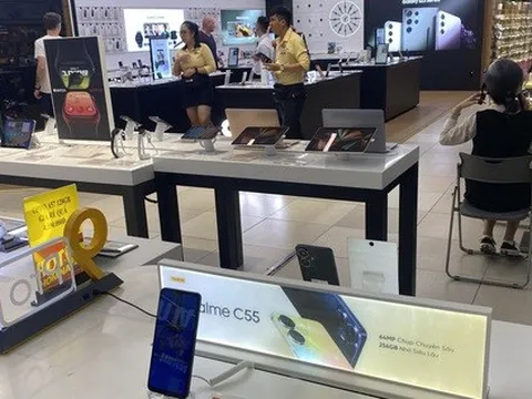Cuộc chiến giá hàng công nghệ gây thiệt hại cho khách hàng