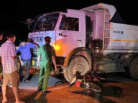 Bình Thuận: Xe ben va chạm với xe máy, một người tử vong