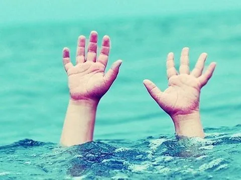 Nhiều trẻ đuối nước bị sơ cứu sai: BS Bệnh viện Nhi TƯ chỉ cách làm đúng