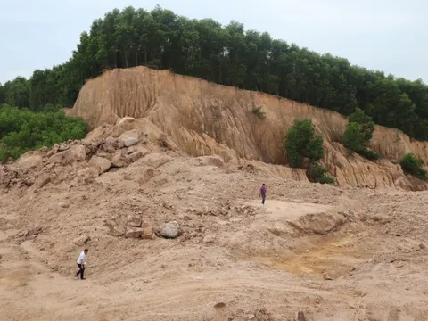 "Tiến thoái lưỡng nan" dự án do con cựu bí thư huyện Quế Sơn chủ thầu