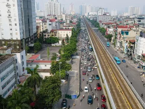 CLIP: Cận cảnh lô cốt khiến giao thông đường Nguyễn Trãi ùn ứ kéo dài giờ cao điểm