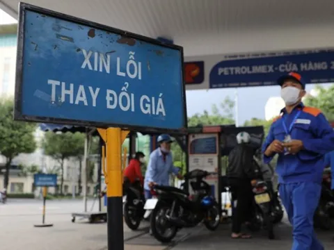 Giá xăng trong nước giữ nguyên, giá dầu nhích nhẹ