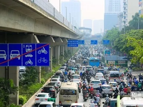 Hà Nội: Lô cốt dài 60m trên đường Nguyễn Trãi gây ùn tắc kéo dài