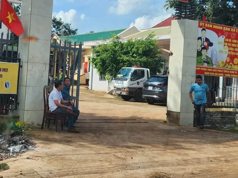 Tặng huy hiệu "Tuổi trẻ dũng cảm" cho 5 cán bộ, chiến sĩ trong vụ tấn công trụ sở xã ở Đắk Lắk