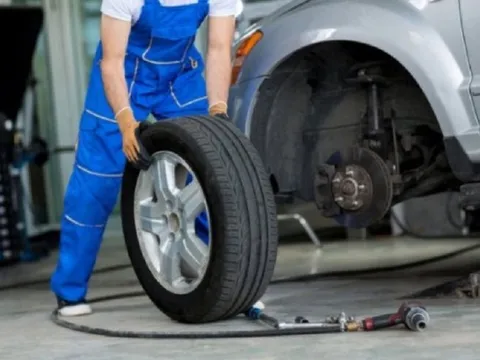 Bao nhiêu lâu nên thay lốp xe để đảm bảo an toàn?