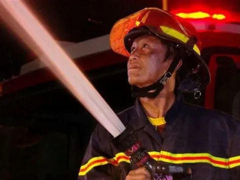 Một Trung tá cảnh sát Phòng cháy chữa cháy TP HCM được tặng danh hiệu Anh hùng