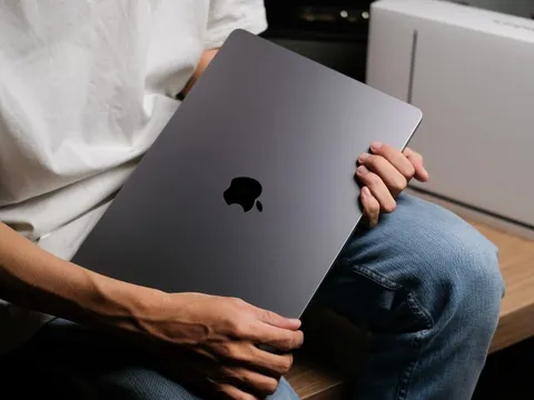 MacBook Air 15 inch về Việt Nam: Giá từ 32,99 triệu đồng, là "món hời" cho người dùng Mac?