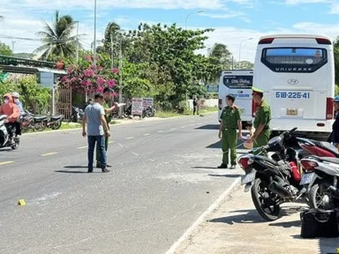 Bình Thuận: 2 cô giáo va chạm giao thông với xe khách, một người tử vong