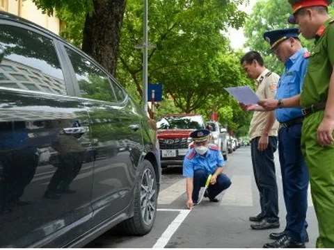 Hàng loạt bãi xe ở Hà Nội bị xử lý