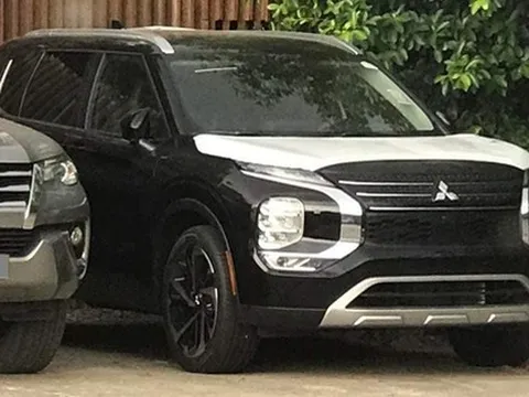 Mitsubishi Outlander 2023 lần đầu xuất hiện ở Việt Nam: Khác hoàn toàn đời cũ, vòm bánh xe tiết lộ xuất xứ