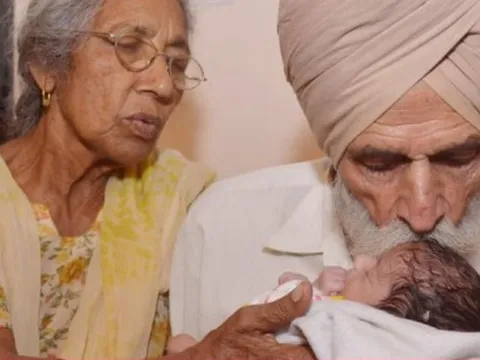 10 phụ nữ sinh con thành công ở tuổi hơn 60