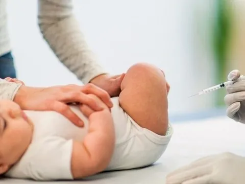 Sắp có gần 300.000 liều vaccine 5 trong 1 cho trẻ em