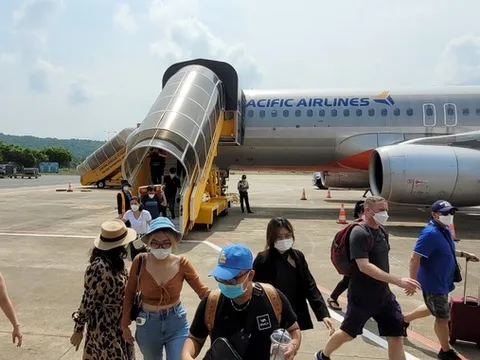 Bộ GTVT đề xuất tăng trần giá vé máy bay, Bộ Tài chính nói gì?