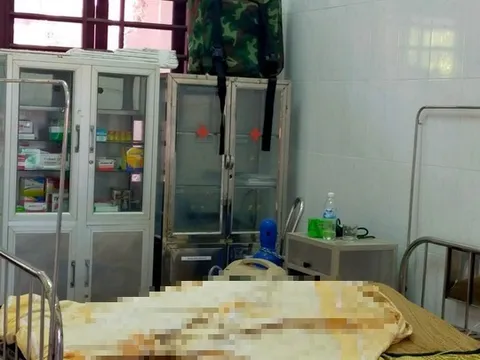 Thợ xây tử vong nghi bị ngộ độc hải sản