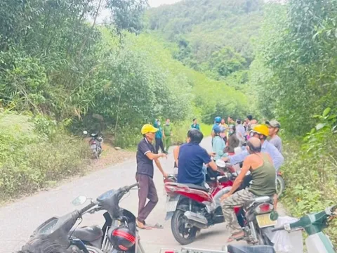 Chồng 30 tuổi treo cổ chết để lại 2 con nhỏ, vợ sắp sinh đôi