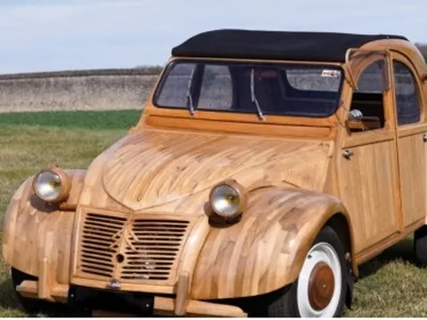 Ảnh chi tiết Citroen 2CV làm hoàn toàn bằng gỗ có giá 225.000 USD