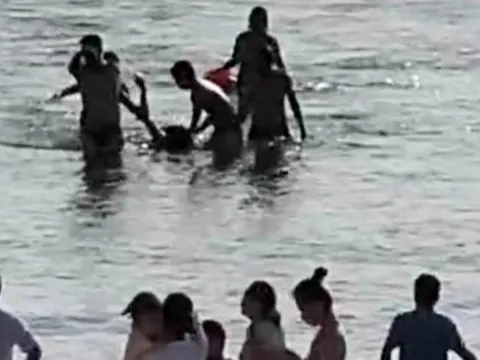 Tắm biển sáng sớm, một người chết đuối