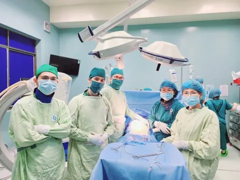 Cứu thai phụ bị bánh nhau xâm lấn xuyên tử cung