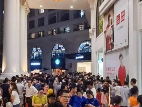 Cháy dưới hầm trung tâm thương mại ở Hà Nội